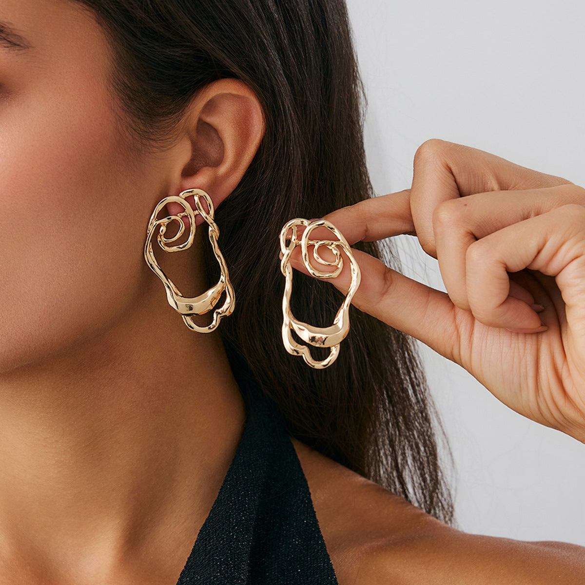 Pendientes minimalistas de aleación con forma geométrica de C irregular, chapados en oro, para mujer