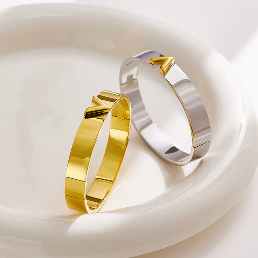 Minimalist V-Shaped Titanium Steel Bracelet with Gold-Plated Clasp for Women and Men