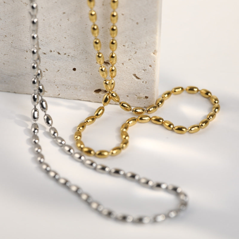 Collana da donna minimalista geometrica in acciaio al titanio galvanizzato con perle e catena liscia rotonda