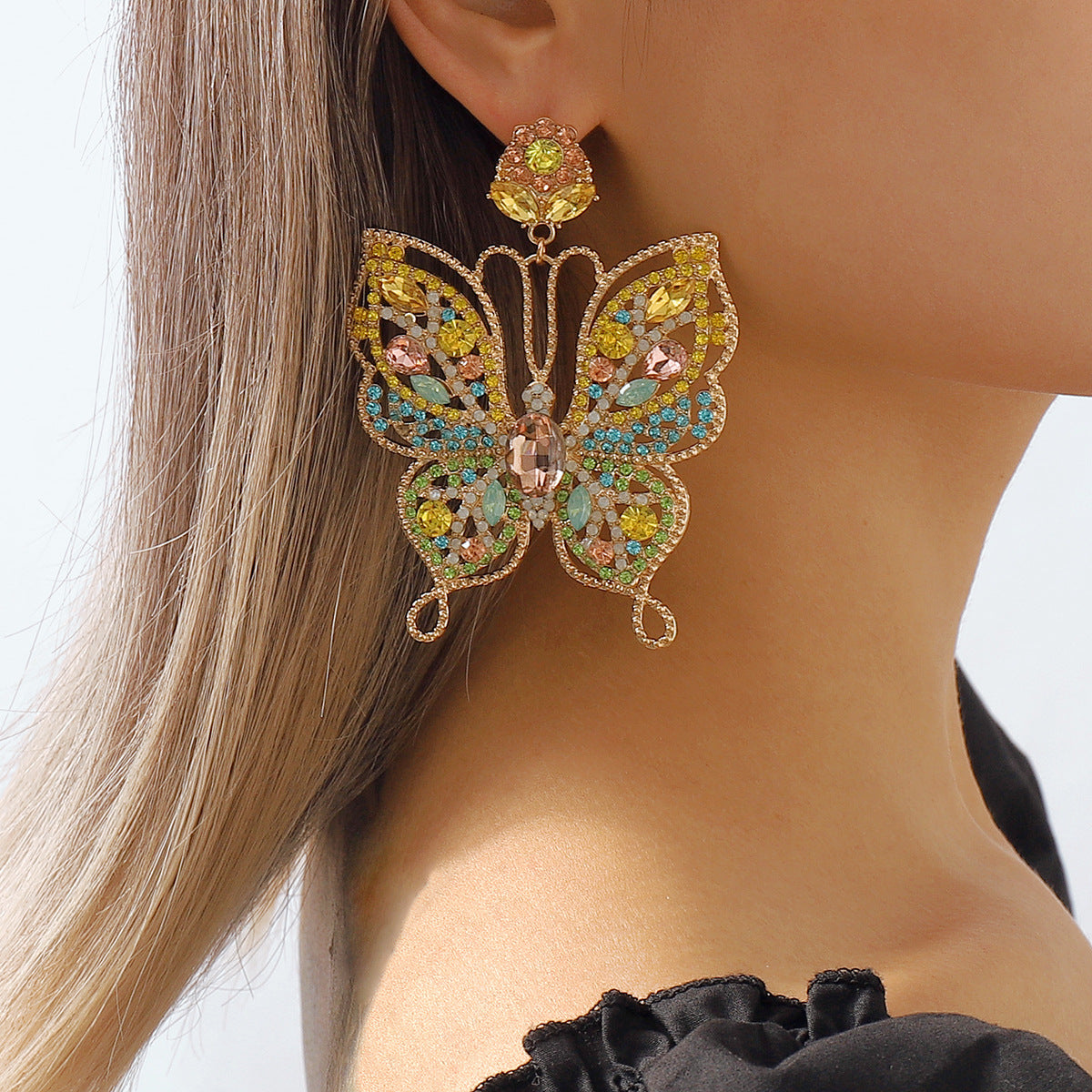 Pendientes góticos vintage de mariposa para mujer con diseño calado, base de aleación y incrustaciones de diamantes de imitación con acabado chapado