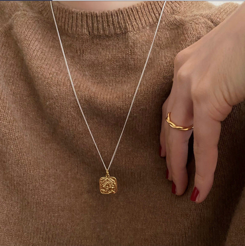 Collana con pendente a numero quadrato minimalista in argento sterling 925 con accenti in oro e argento su catena a sfere