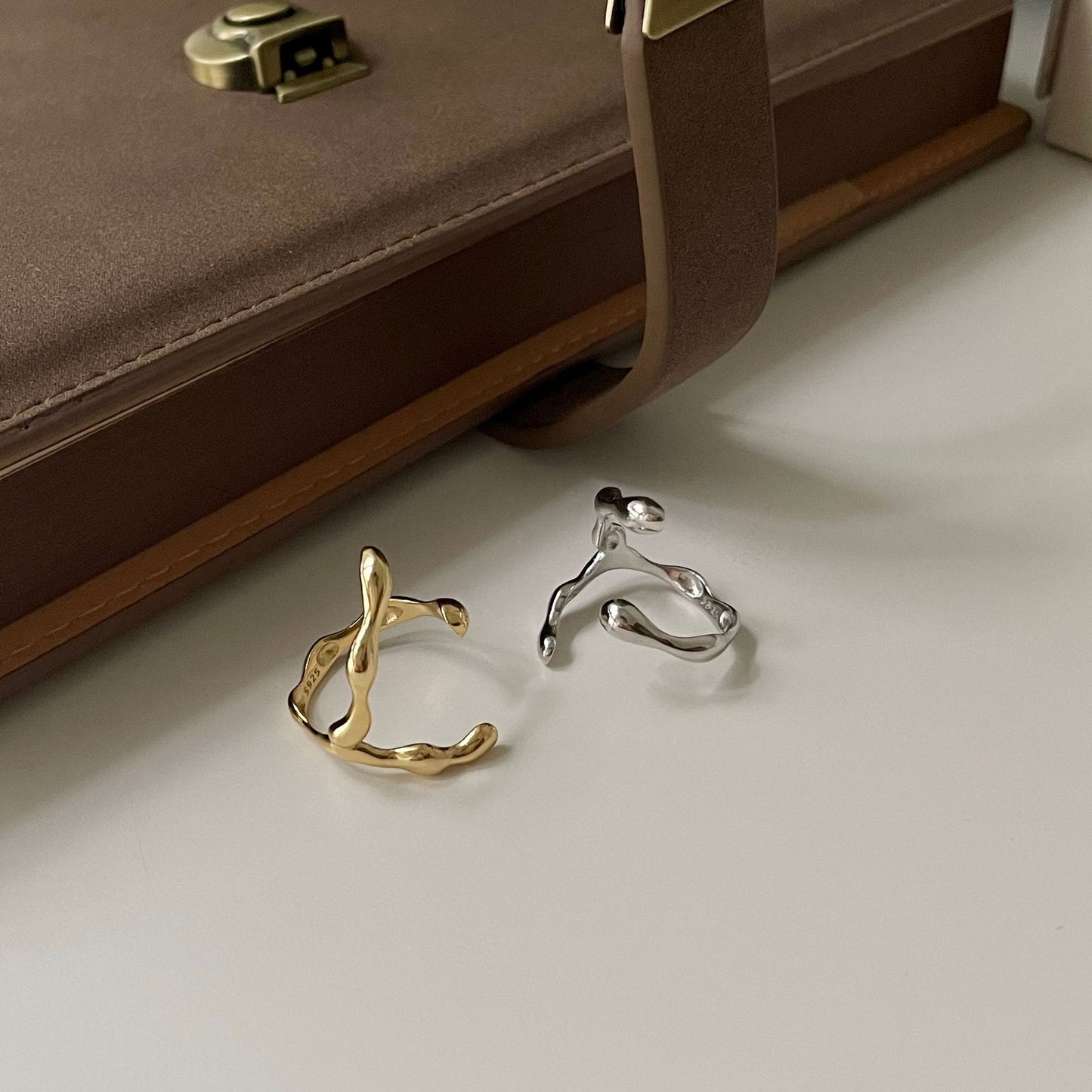 Anello da donna minimalista dolce in argento sterling 925 con texture a croce attorcigliata geometrica