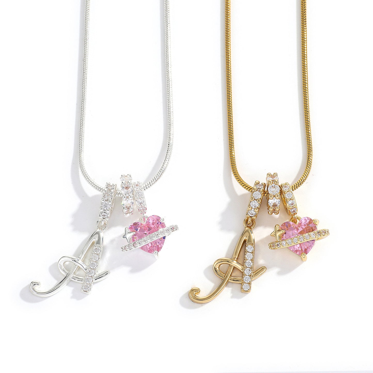 Collana con ciondolo a lettera minimalista in rame con intarsio di zirconi dal design geometrico per donna
