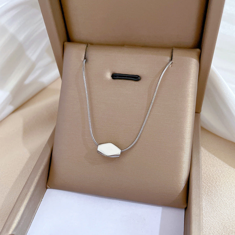 Collana Minimalista Geometrica in Acciaio Titanio Placcato per Uomo e Donna Stile Fresco e Dolce