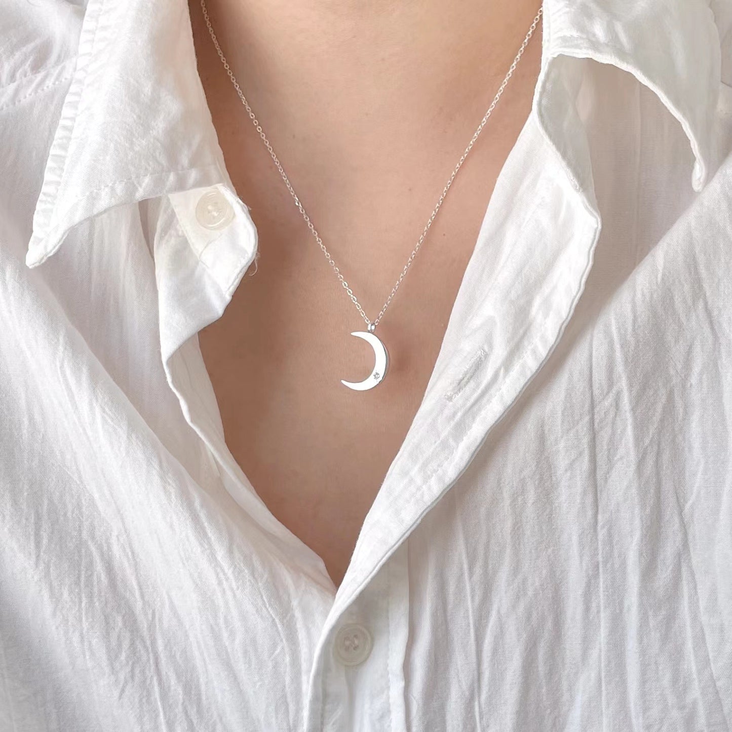 Collana con ciondolo lunare minimalista in argento sterling 925 con catena irregolare da donna