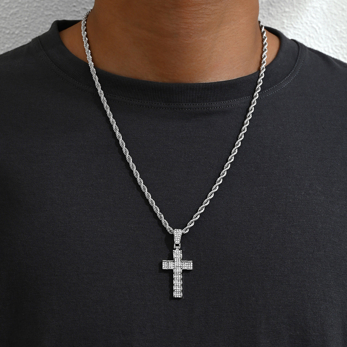 Collana da Uomo con Ciondolo a Croce Geometrica e a Rombo in Stile Hip Hop in Lega di Zinco con Catena Cubana e Intarsi in Strass