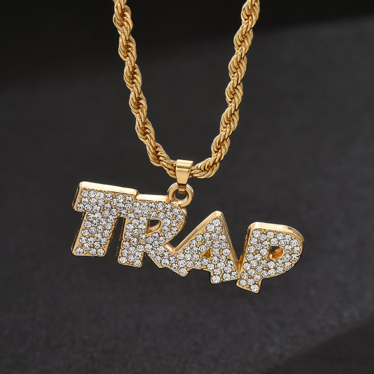 Collar con colgante de letras geométricas estilo Hip Hop para mujer con incrustaciones de diamantes de imitación en cadena de aleación