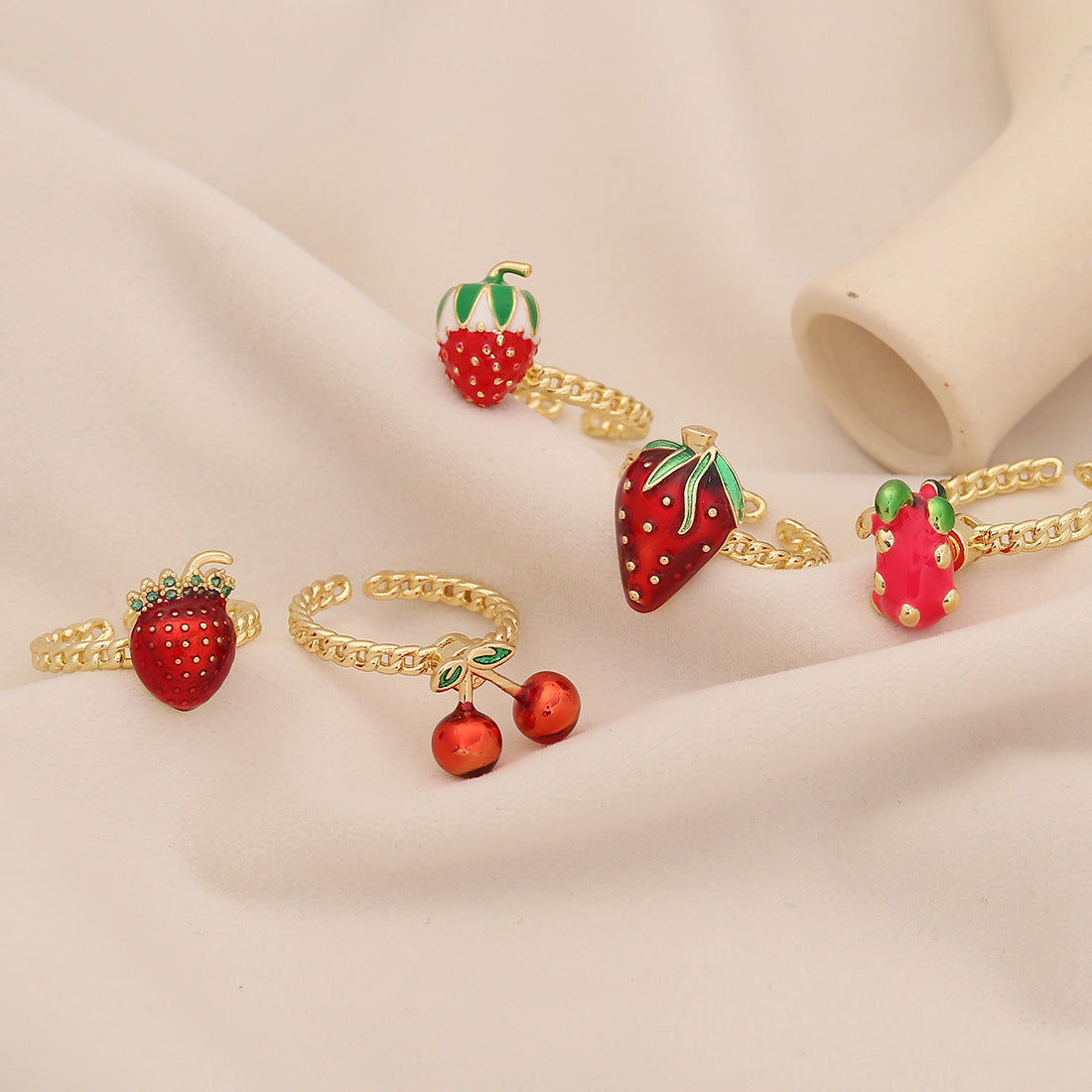 Simpatico Anello a Forma di Fragola in Rame con Finitura Smaltata da Donna, Gioielli alla Moda Regolabili a Tema Frutta