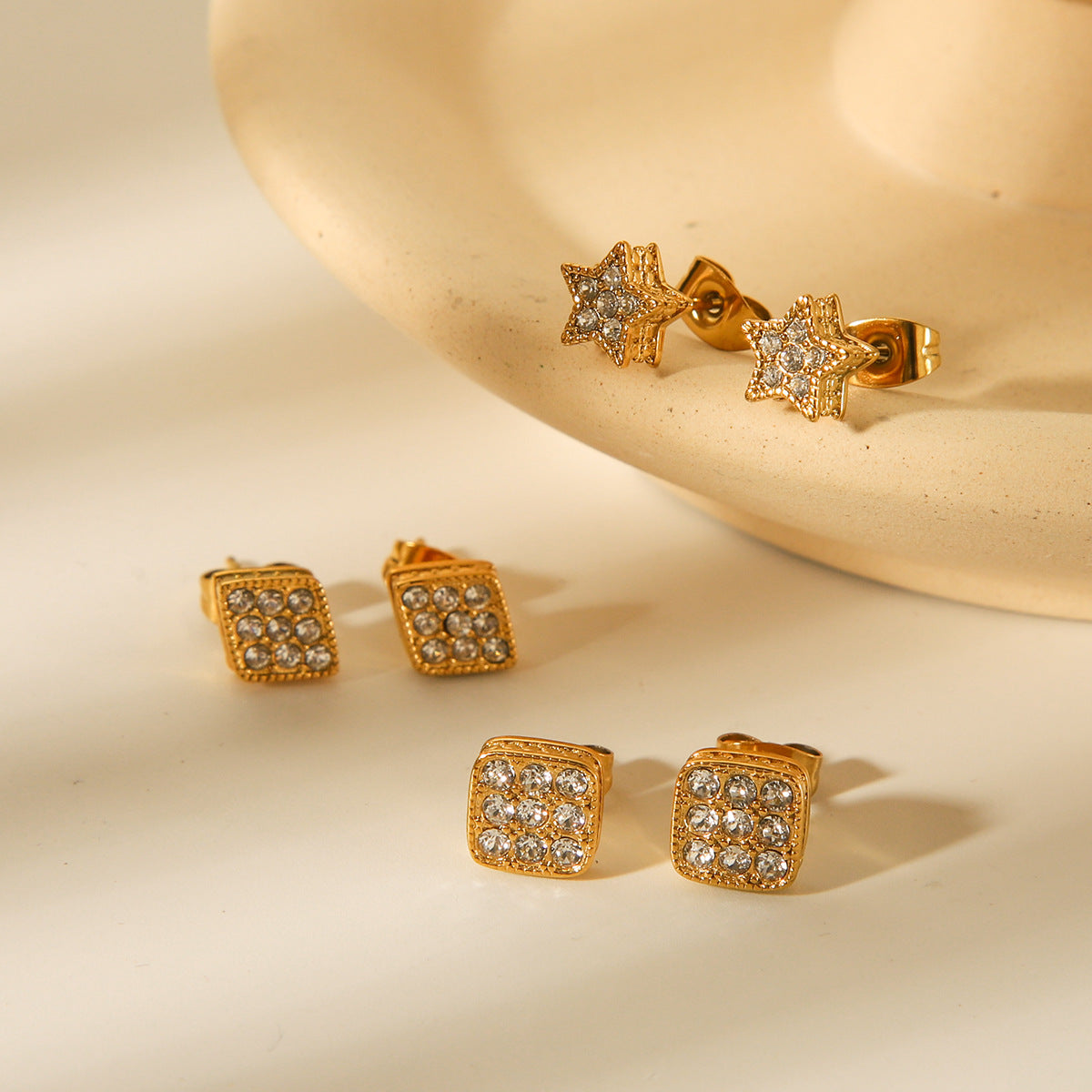Geometric Star-Shaped Stainless Steel Earrings with Rhinestone Inlay for Women, Plated in 18K Gold Tone, Minimalist and Trendy Fashion Ear Studs