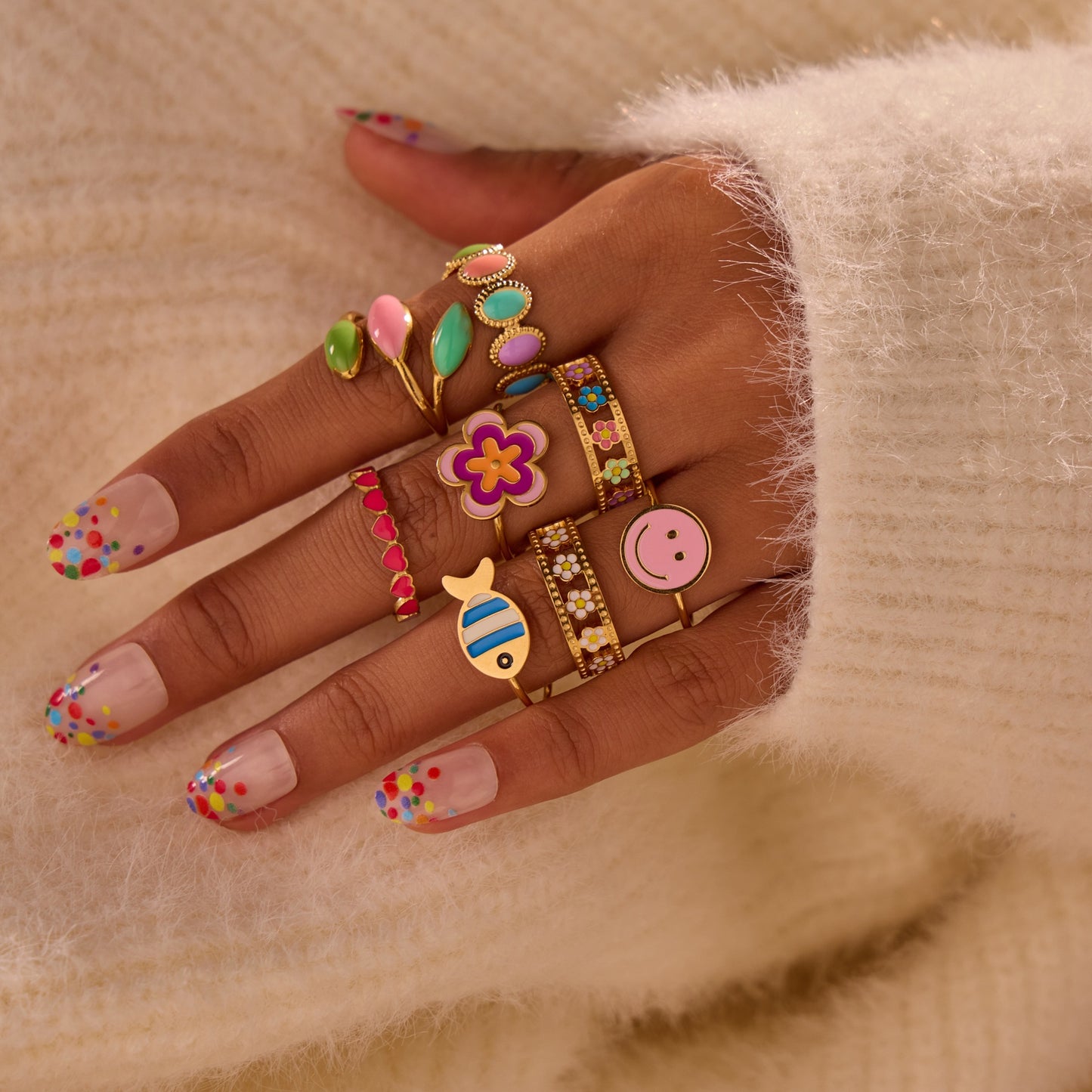 Anillo de Acero Inoxidable con Esmalte Floral Minimalista y Baño de Oro de 18K, Banda Abierta Ajustable para Mujer