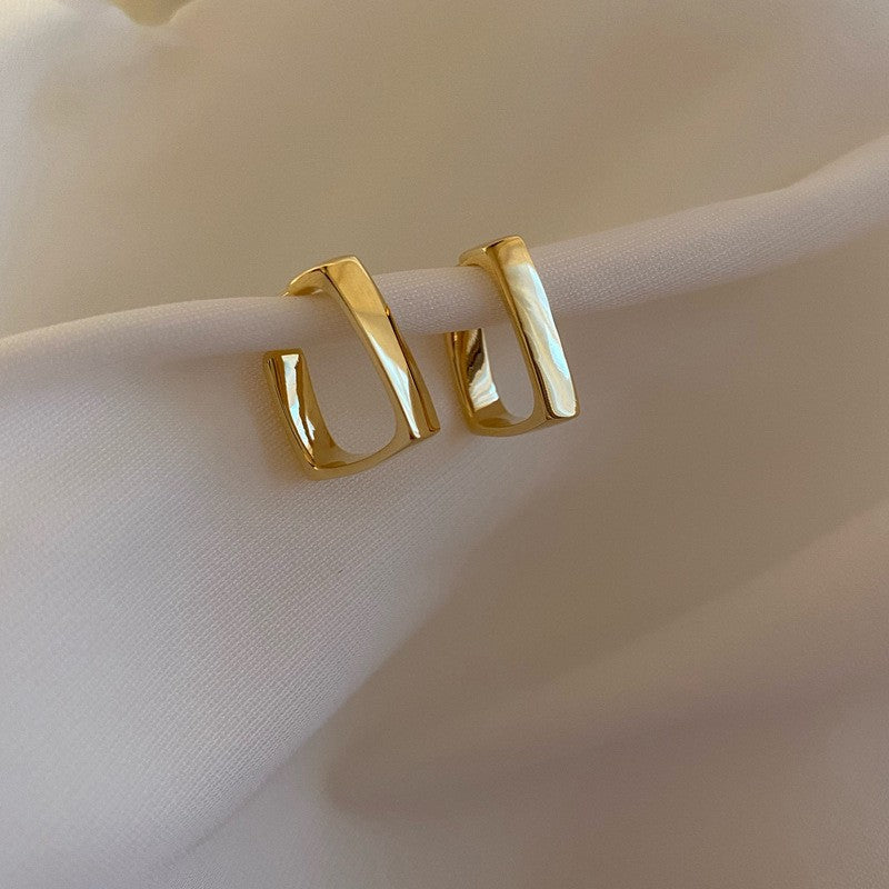 Orecchini da donna geometrici minimalisti in metallo con finitura lucida e placcatura in oro, per l'uso quotidiano