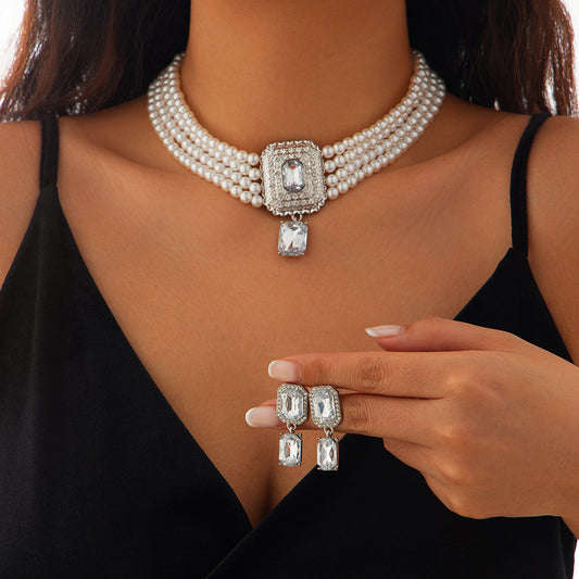 Set collana e orecchini da donna di lusso multistrato geometrici con perle finte e ciondoli a triangolo e cuore
