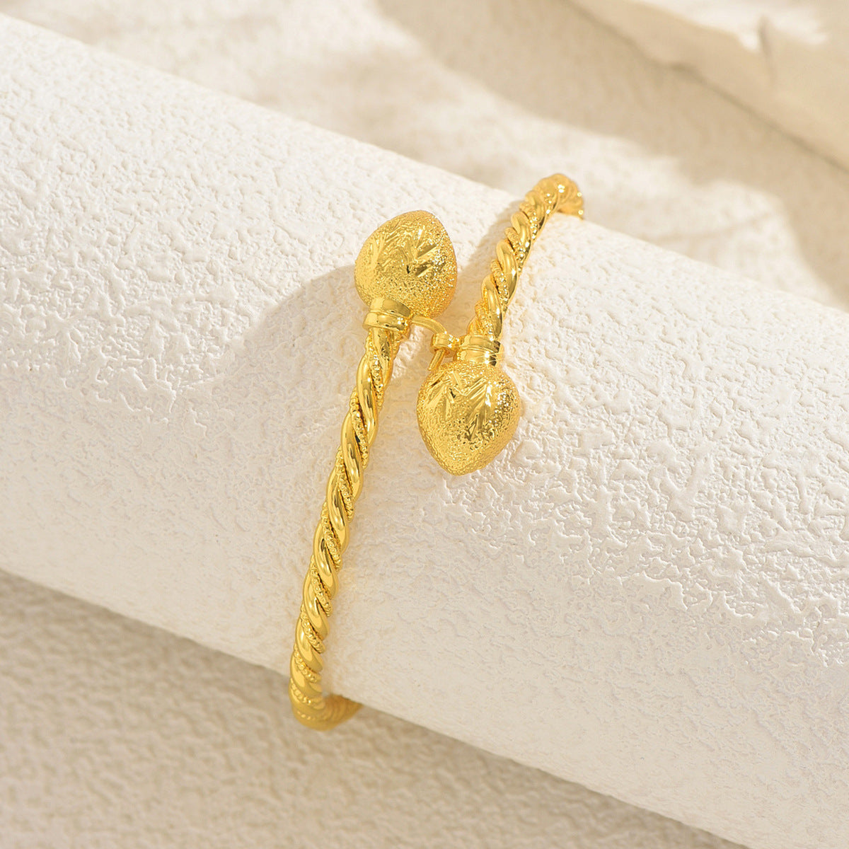 Geometric Minimalist 18K Gold Plated Copper Alloy Round Oval Ring Bracelet for Women