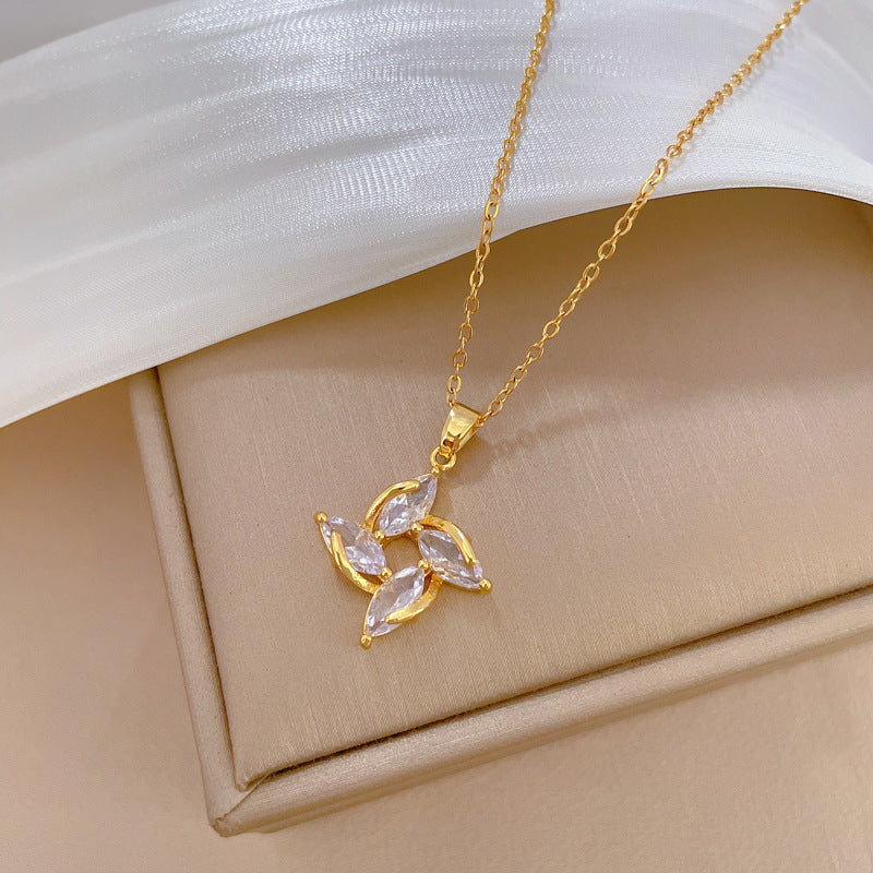 Collana minimalistica con pendente a luna geometrico da donna e uomo con catena in acciaio inossidabile e intarsio di strass