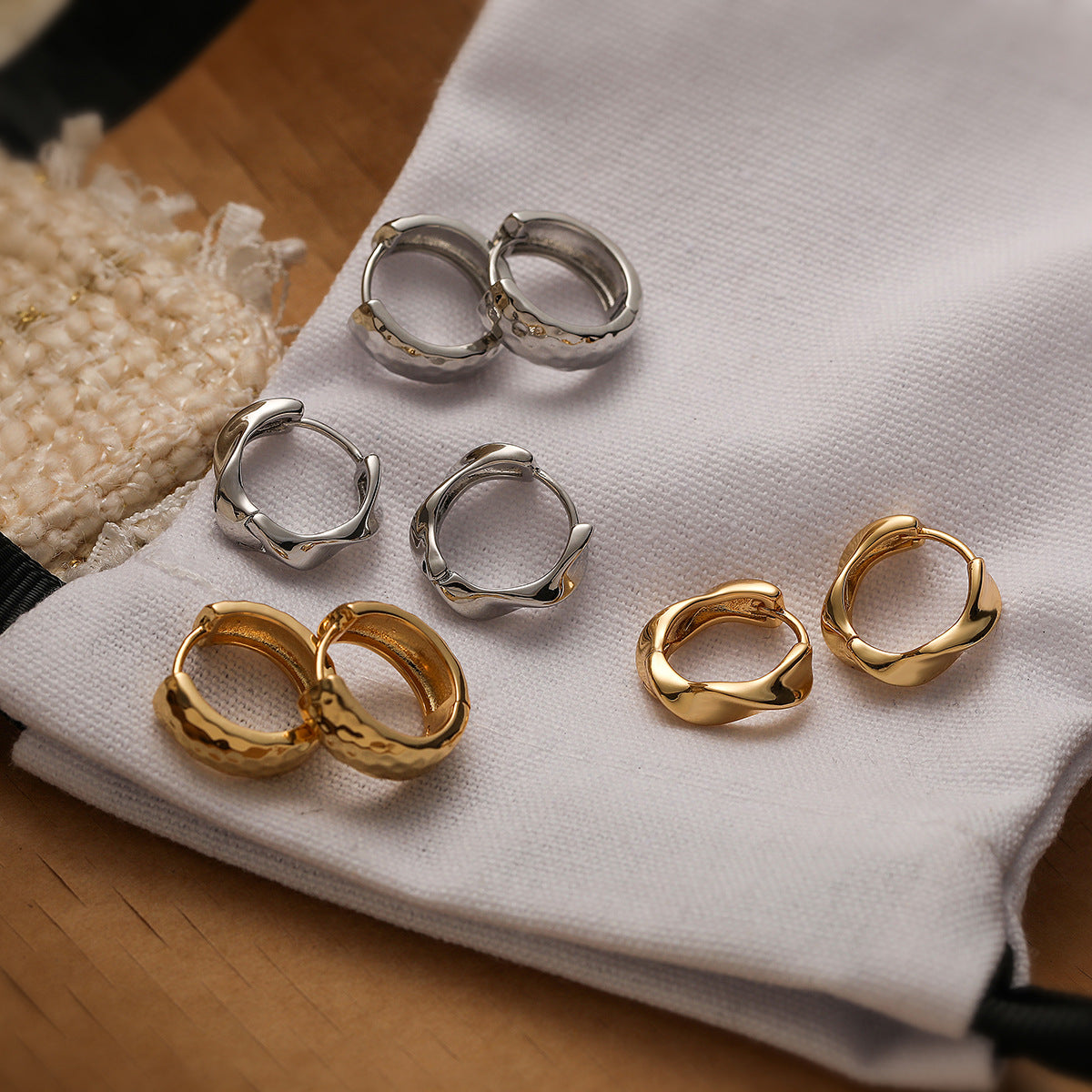 Orecchini a Cerchio Minimalisti Geometrici in Rame con Placcatura in Oro da Donna, Orecchini alla Moda dal Design Irregolare