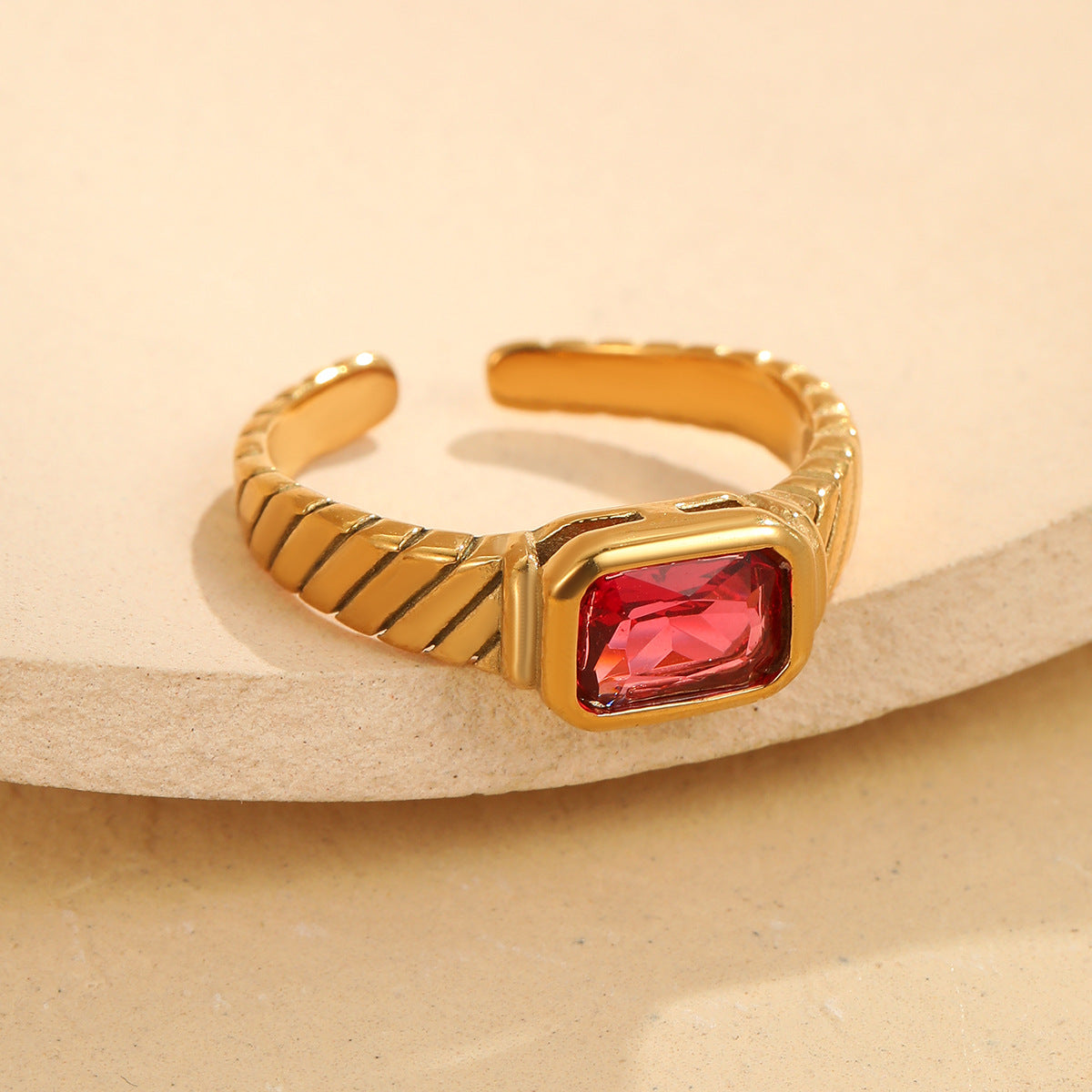 Anillo cuadrado de circonita geométrica vintage de acero inoxidable con chapado en oro de 18 quilates para mujer