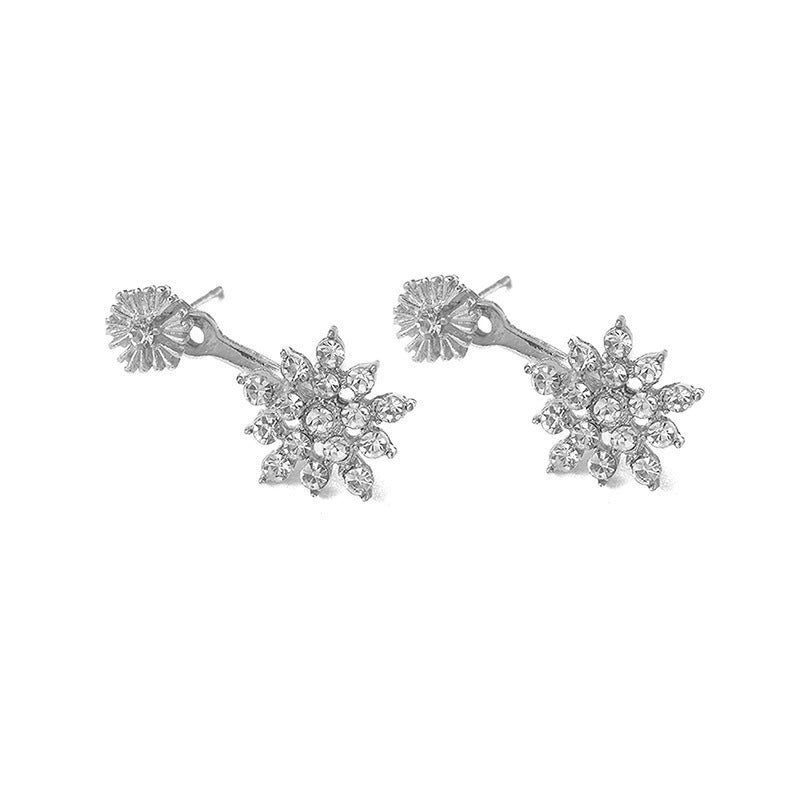 Pendientes minimalistas de astas de ciervo para mujer con acentos de copo de nieve de circonita en cobre chapado y postes de acero inoxidable