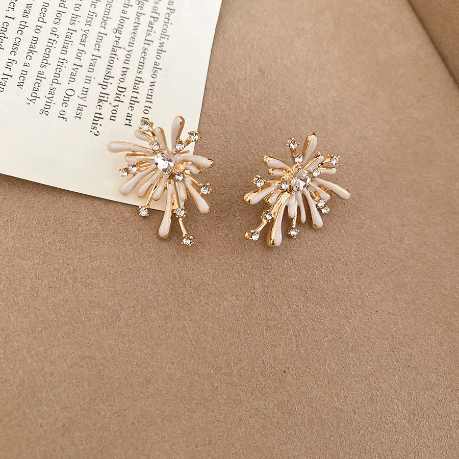 Orecchini a perno eleganti da donna in argento sterling con zirconi a forma di fiore, base in ottone placcato oro