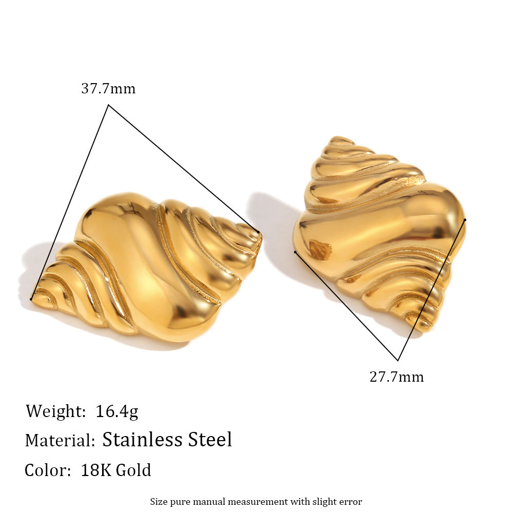 Minimalist Geometric Stainless Steel Plated 18K Gold Conch Pendant Necklace for Women