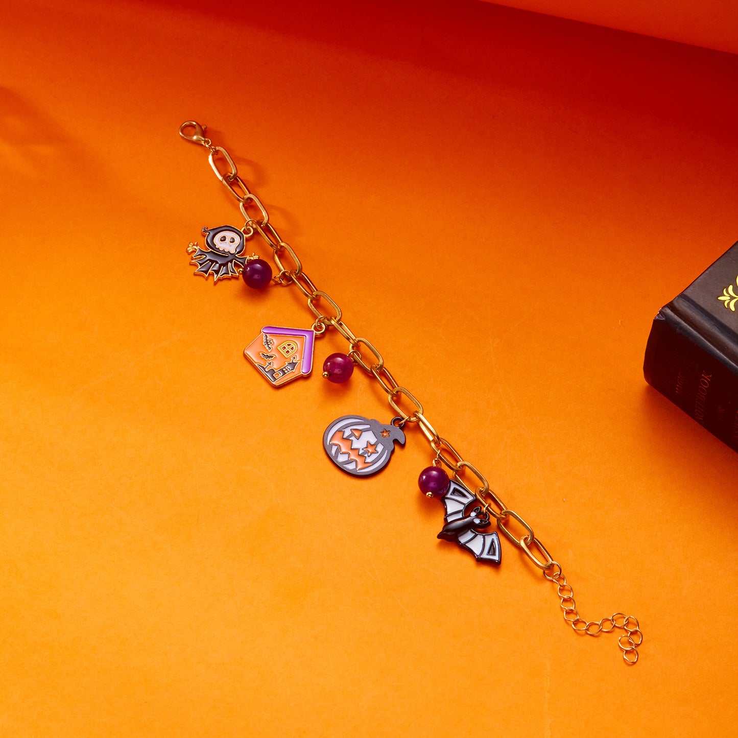 Set di braccialetti elastici in resina geometrici retrò da donna con ciondoli a teschio e design artistico vintage