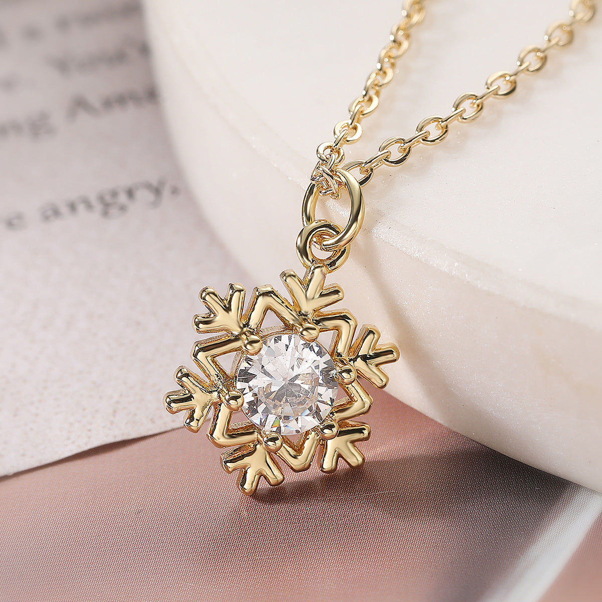 Sweet Minimalist 18K Gold Plated Brass Geometric Snowflake Cubic Zirconia Pendant Necklace for Women