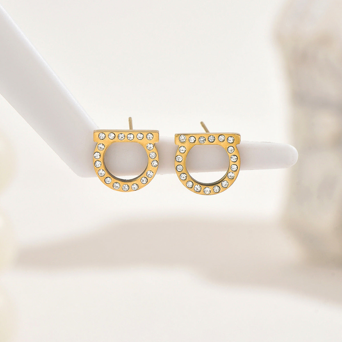 Pendientes de tuerca minimalistas de cobre con forma de letra para mujer con incrustaciones de circonita, estilo fresco y dulce
