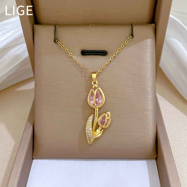 Elegant Rose Flower Pendant Necklace for Women with Full Rhinestone Inlay on Titanium Steel Chain, Geometric Design, Minimalist and Fresh Sweet Style