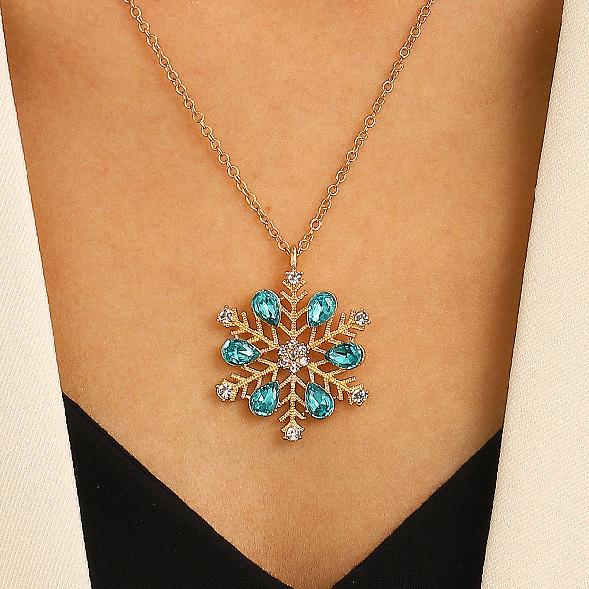 Collar con Colgante de Copo de Nieve Minimalista en Aleación con Incrustaciones de Diamantes de Imitación para Mujer, Cadena con Medallón Geométrico Azul