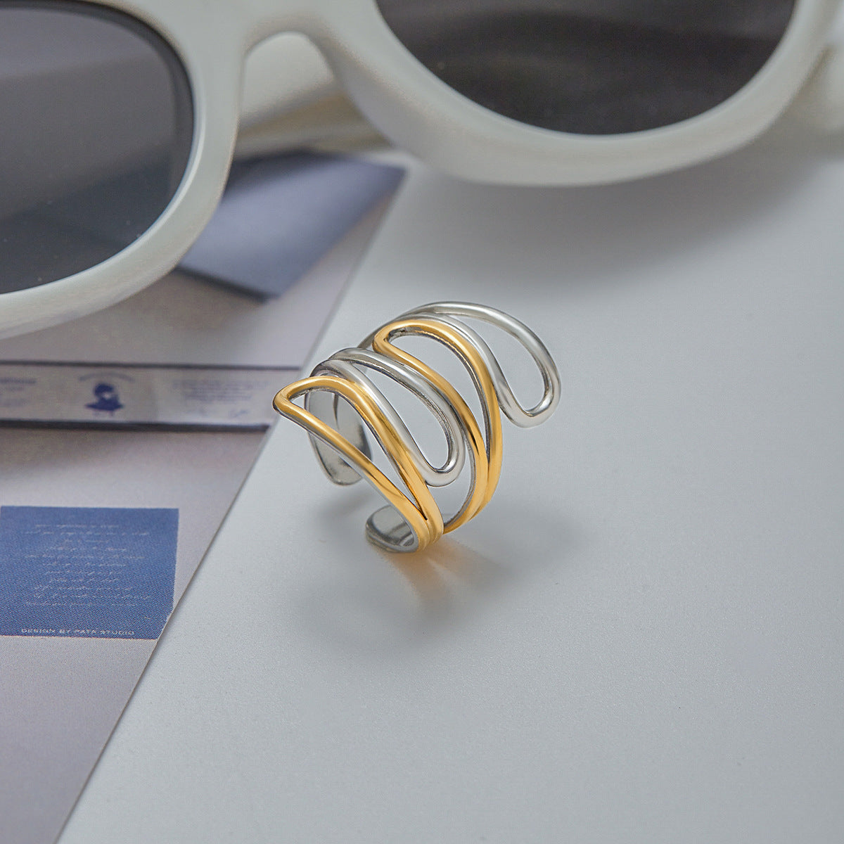 Anillo de acero inoxidable geométrico con acabado chapado para mujer, accesorio de moda de lujo minimalista
