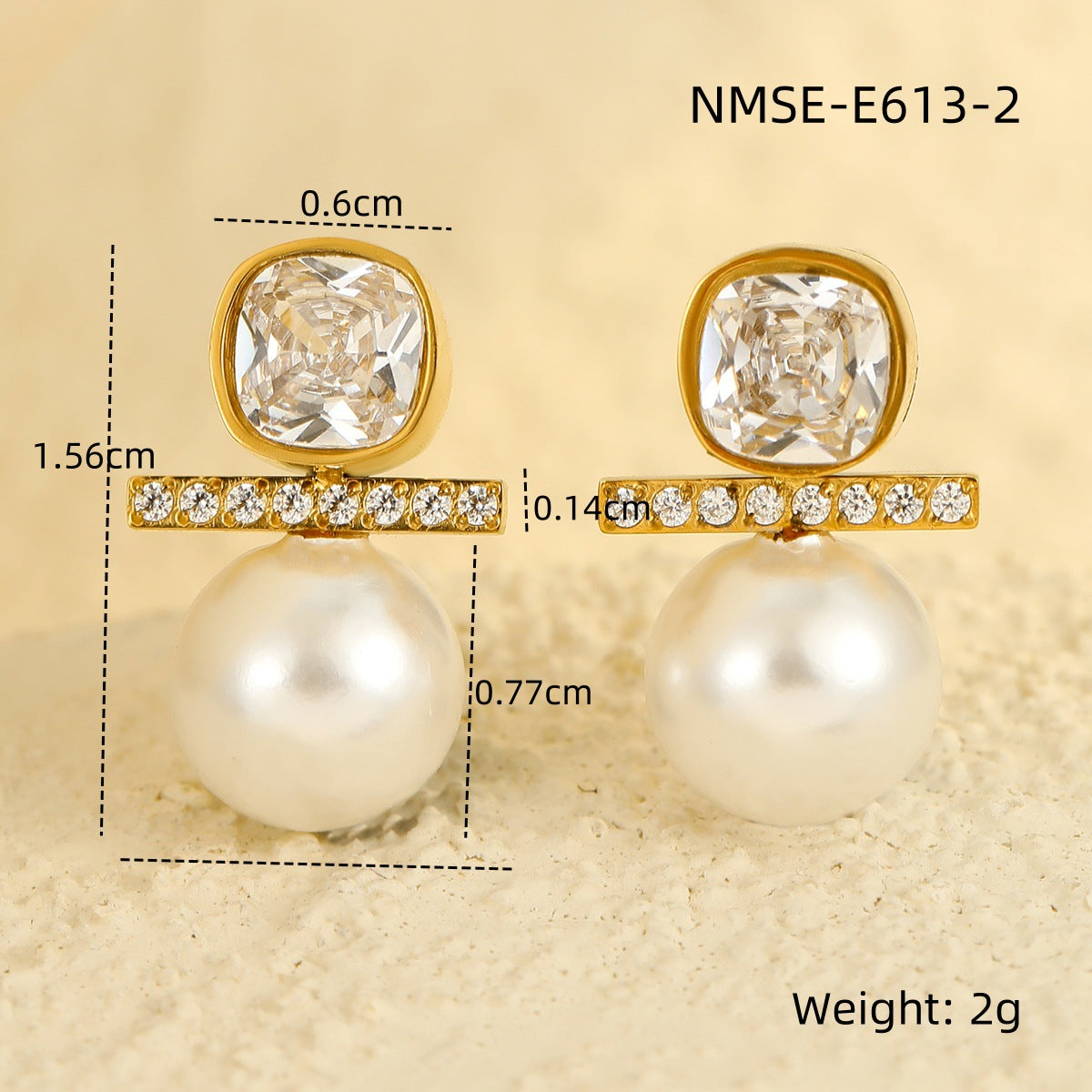 Orecchini a perno quadrati in stile vintage con perle e accenti in zirconia micro-pavé, in acciaio inossidabile con finitura galvanica