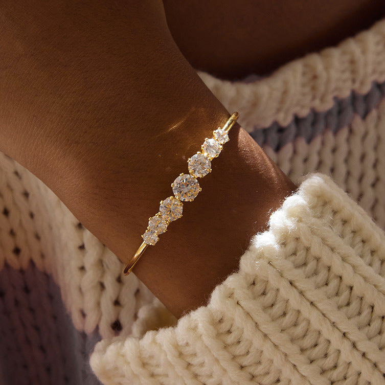 Pulsera Minimalista Geométrica de Titanio y Acero con Incrustaciones de Diamantes de Imitación para Mujer, Acero Inoxidable Hipoalergénico, Acabado Galvanizado