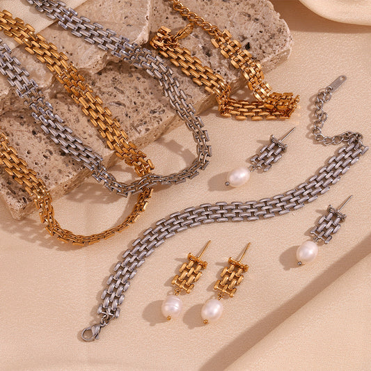 Collana da donna intrecciata a mano in acciaio inossidabile geometrico placcato oro 18 carati alla moda