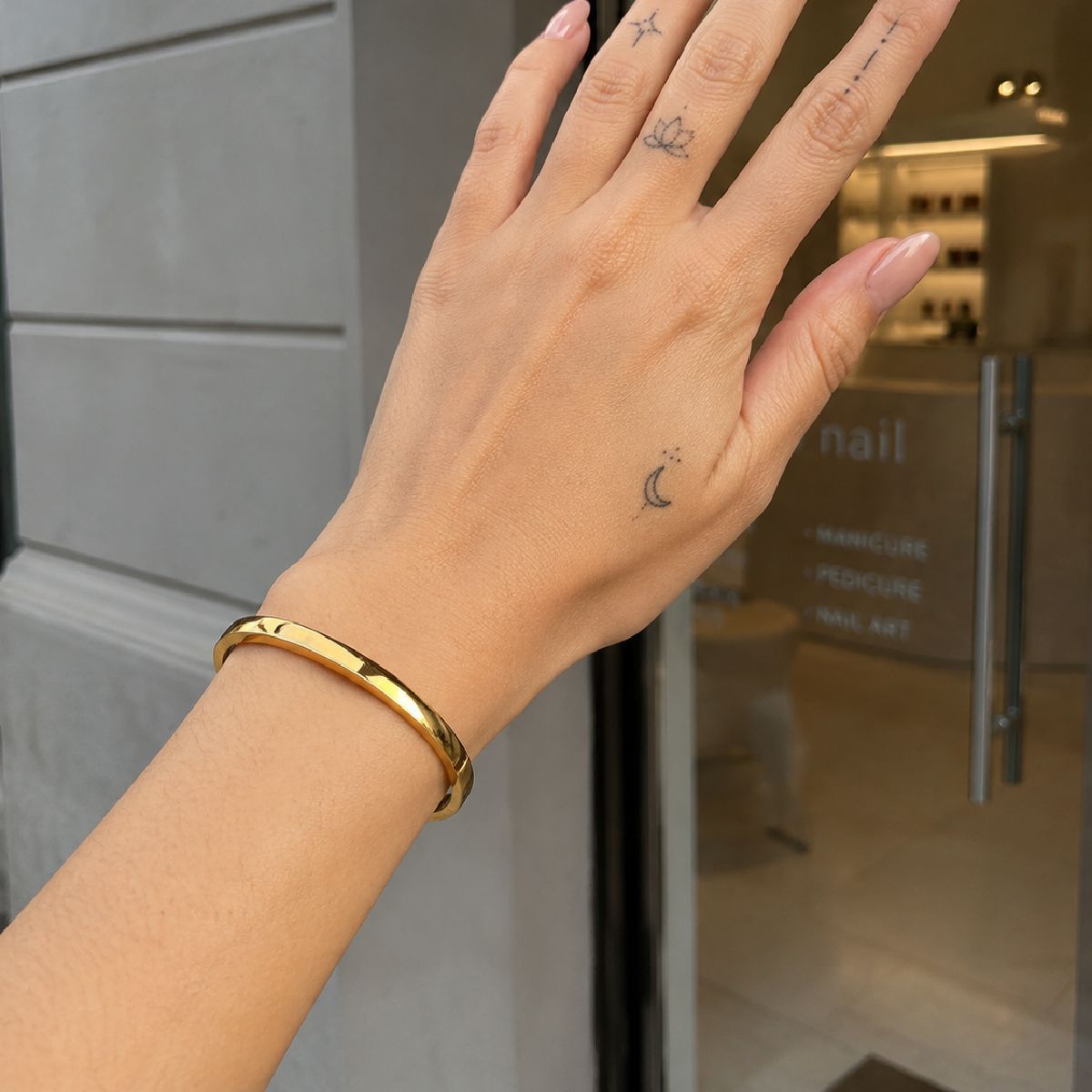 Minimalist PVD 18K Gold Plated Round Stainless Steel Spring Bangle Bracelet