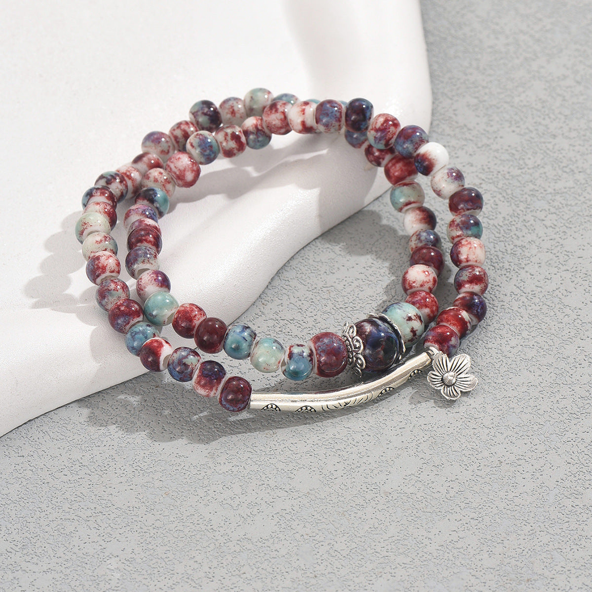 Bracciale floreale vintage da donna con perline di vetro e finitura placcata, accessorio di moda per tutti i giorni