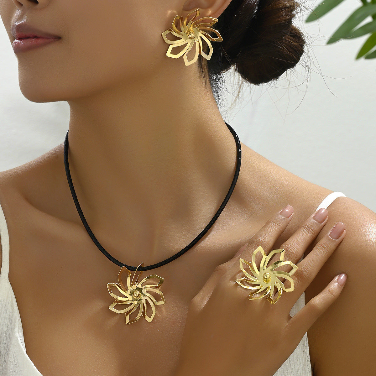 Conjunto de collar con colgante floral de lujo con pendientes y pulsera de aleación, diseño de flor giratoria, acabado galvanizado para mujer