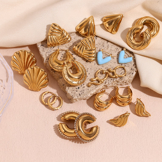 Orecchini minimalisti geometrici a triangolo in acciaio inossidabile con placcatura in oro 18 carati da donna