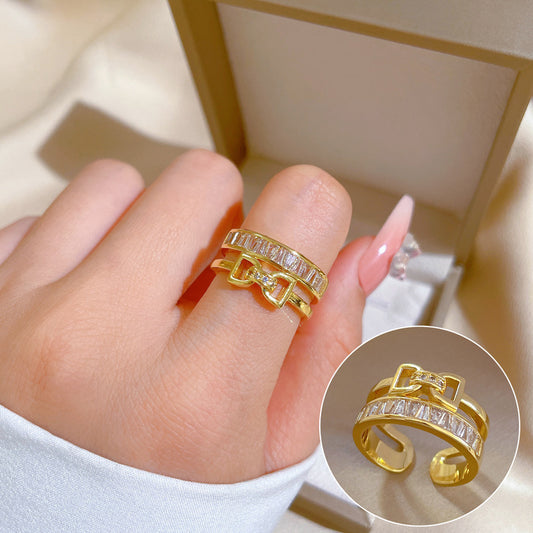 Anillo minimalista de mariposa para mujer en latón con baño de oro, anillo de dedo ligero de lujo para el dedo índice