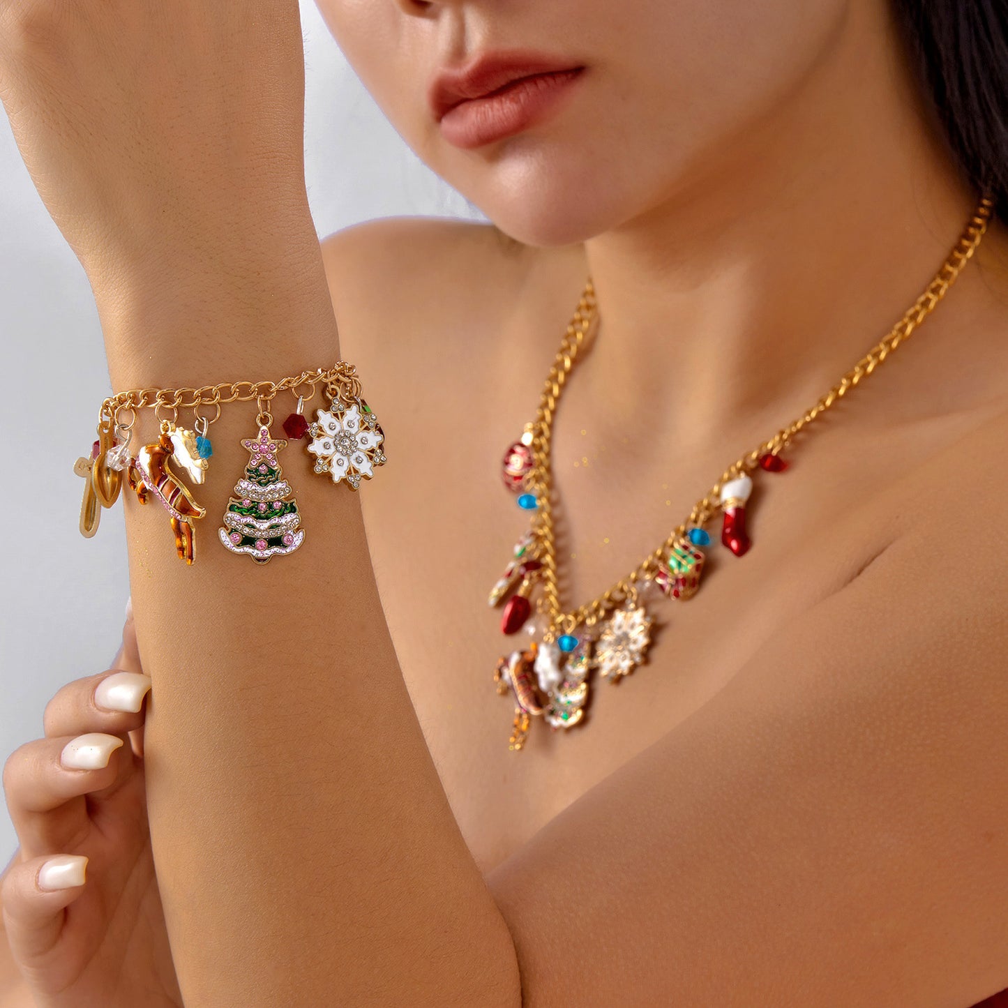 Dulce y Atrevido Set de Colgantes Navideños con Dijes de Copo de Nieve, Ciervo, Muñeco de Nieve y Árbol, Cadena Electrochapada de Aleación de Zinc, Joyería Unisex