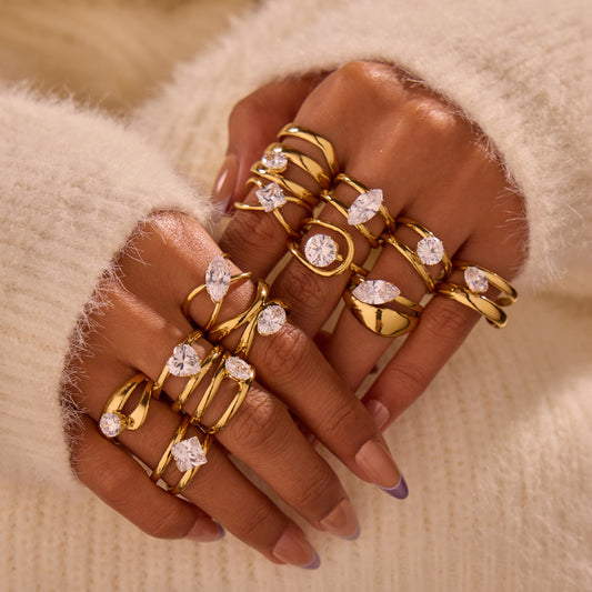 Anillo Minimalista Geométrico de Acero Inoxidable con Baño de Oro de 18K e Incrustaciones de Zircón para Mujer
