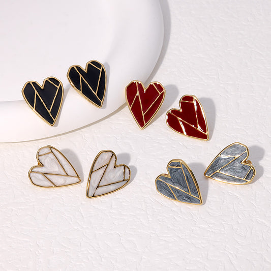 Orecchini a perno minimalisti a forma di cuore in acciaio inossidabile placcato oro 18K da donna