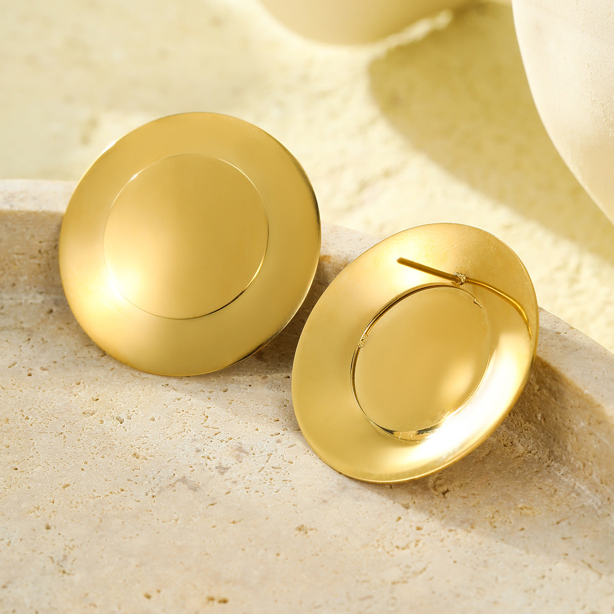 Orecchini a perno rotondi minimalisti alla moda in acciaio inossidabile placcati oro 18K da donna