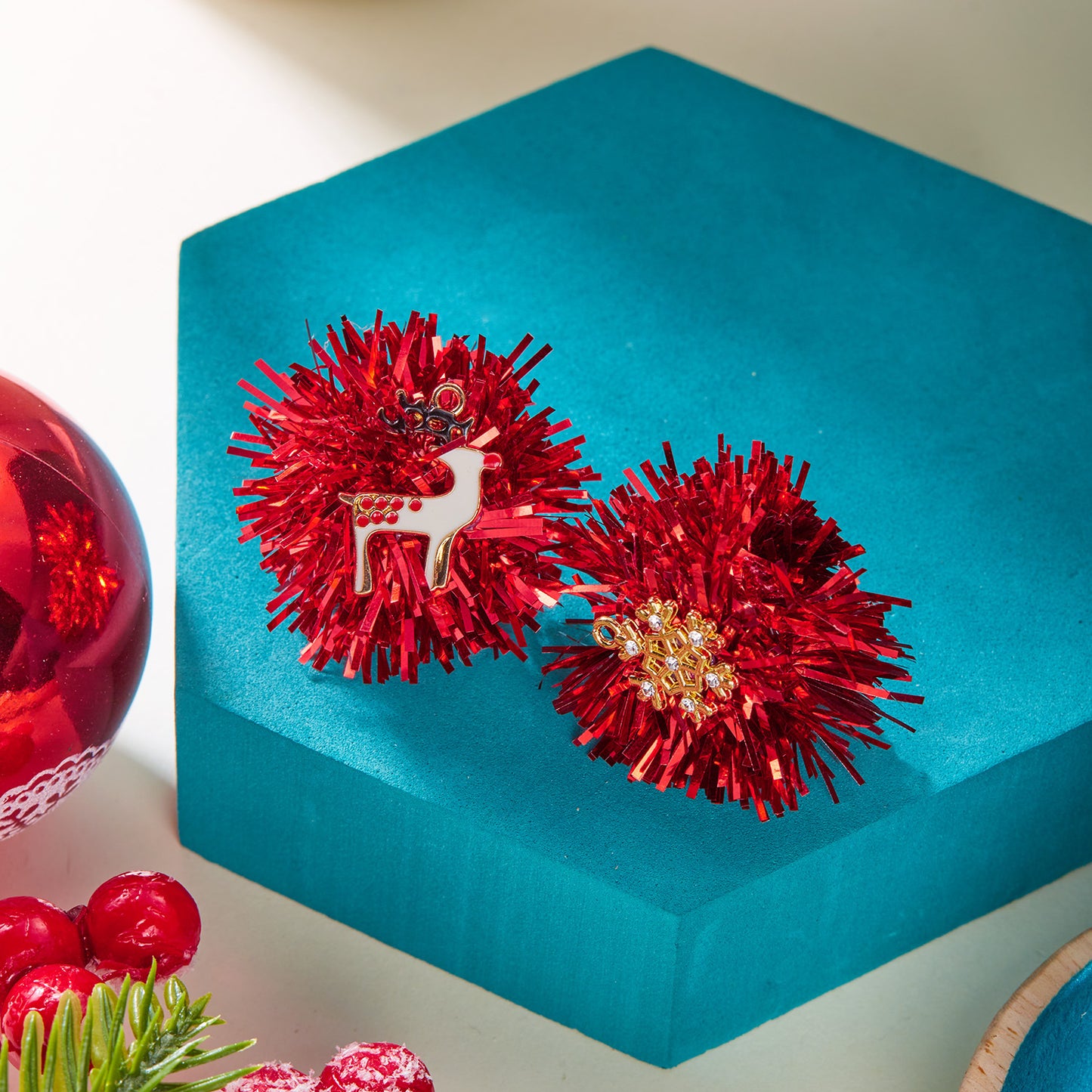 Pendientes de Navidad asimétricos con diseño de Papá Noel, alce, botas, campana y copo de nieve para mujer, de aleación chapada en oro