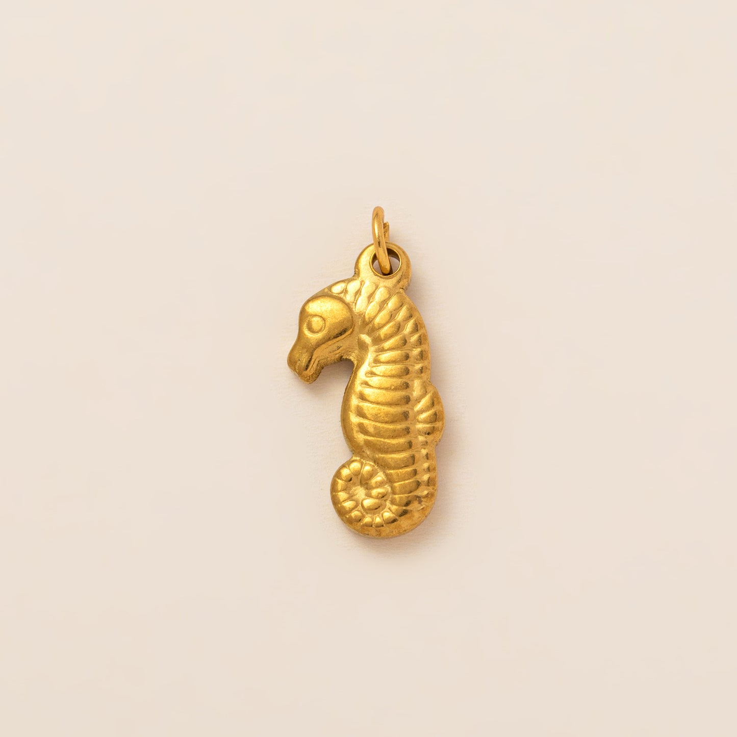 Collar minimalista con colgante de animal de acero de titanio bañado en oro de 18 quilates para mujer