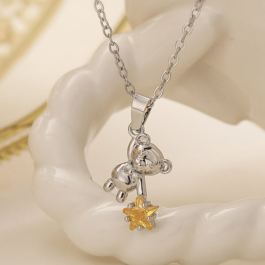 Collana con pendente a forma di orsetto, da donna, in ottone placcato oro vero e intarsi di zirconi, stile minimalista