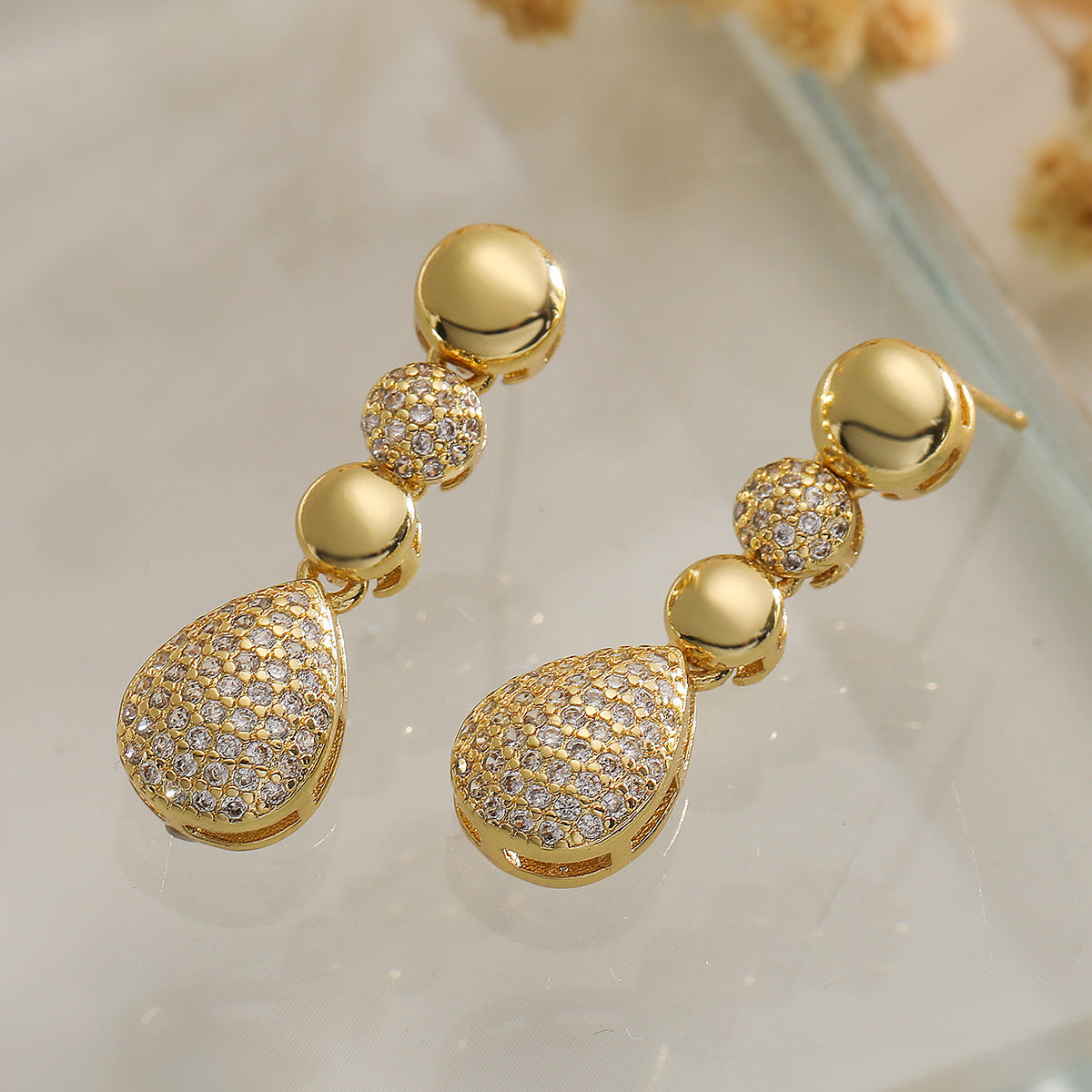 Orecchini pendenti da donna minimalisti geometrici irregolari in rame placcato oro 18 carati e zircone