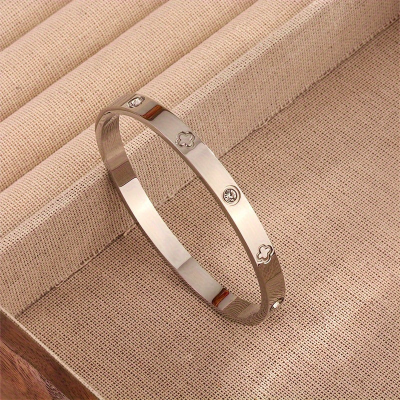 Elegant 18K Gold Plated Geometric Round Titanium Steel Bracelet
