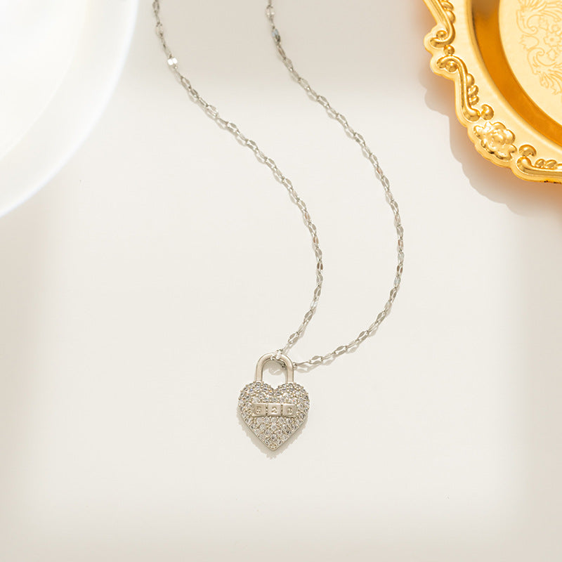 Luxury Titanium Steel Heart-Shaped Pendant Necklace for Women with Gold Inlay and Wavy Chain