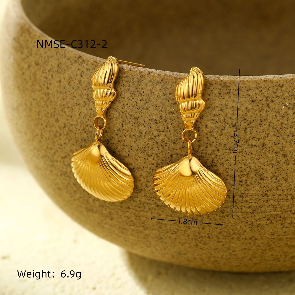 Pendientes minimalistas de acero de titanio con forma de concha para mujer con acabado chapado, joyas de oreja de lujo ligero para la moda de verano