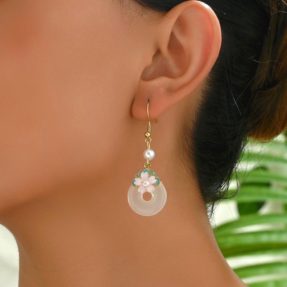 Pendientes minimalistas florales geométricos para mujer con incrustaciones de piedras preciosas en base de cobre y postes de acero inoxidable