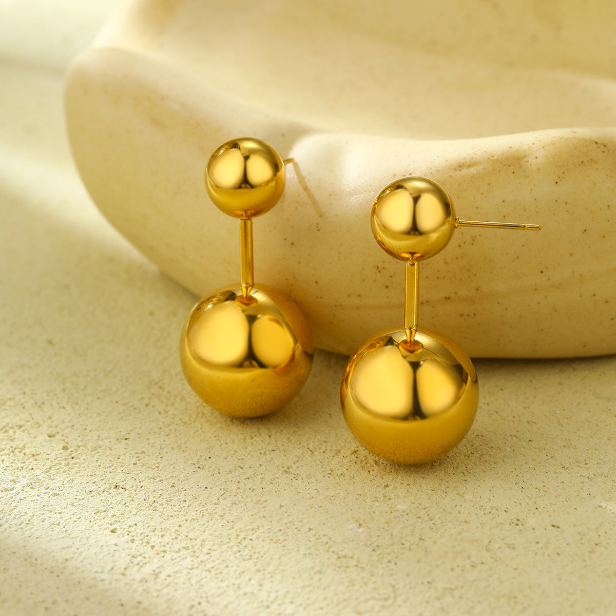 Orecchini da donna geometrici minimalisti in acciaio inossidabile con finitura placcata e design a doppia sfera